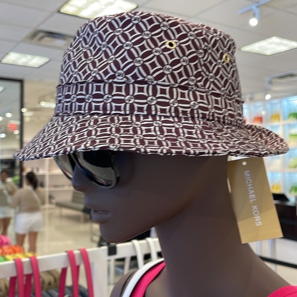 Michael Kors Women’s MK Logo Jacquard Bucket Hat
OXBLOOD 
NWT - Picture 15 of 16